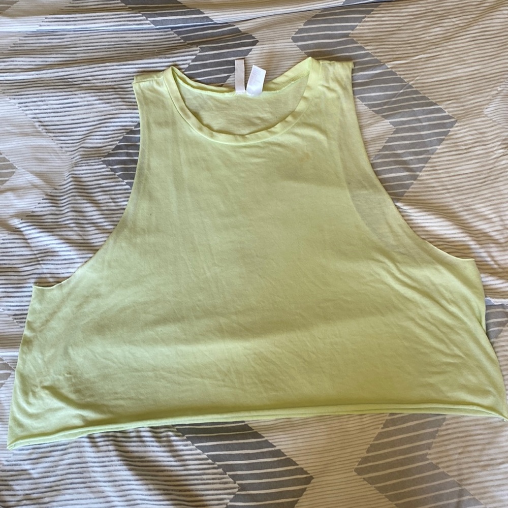 Cropped muscle tank